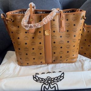 Reversible Liz Shopper in Visetos -MCM